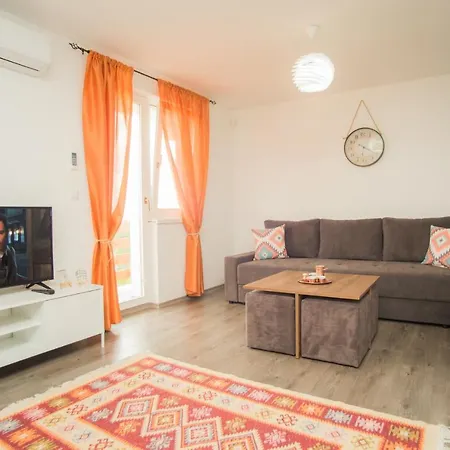 Gardenlux Nyaraló